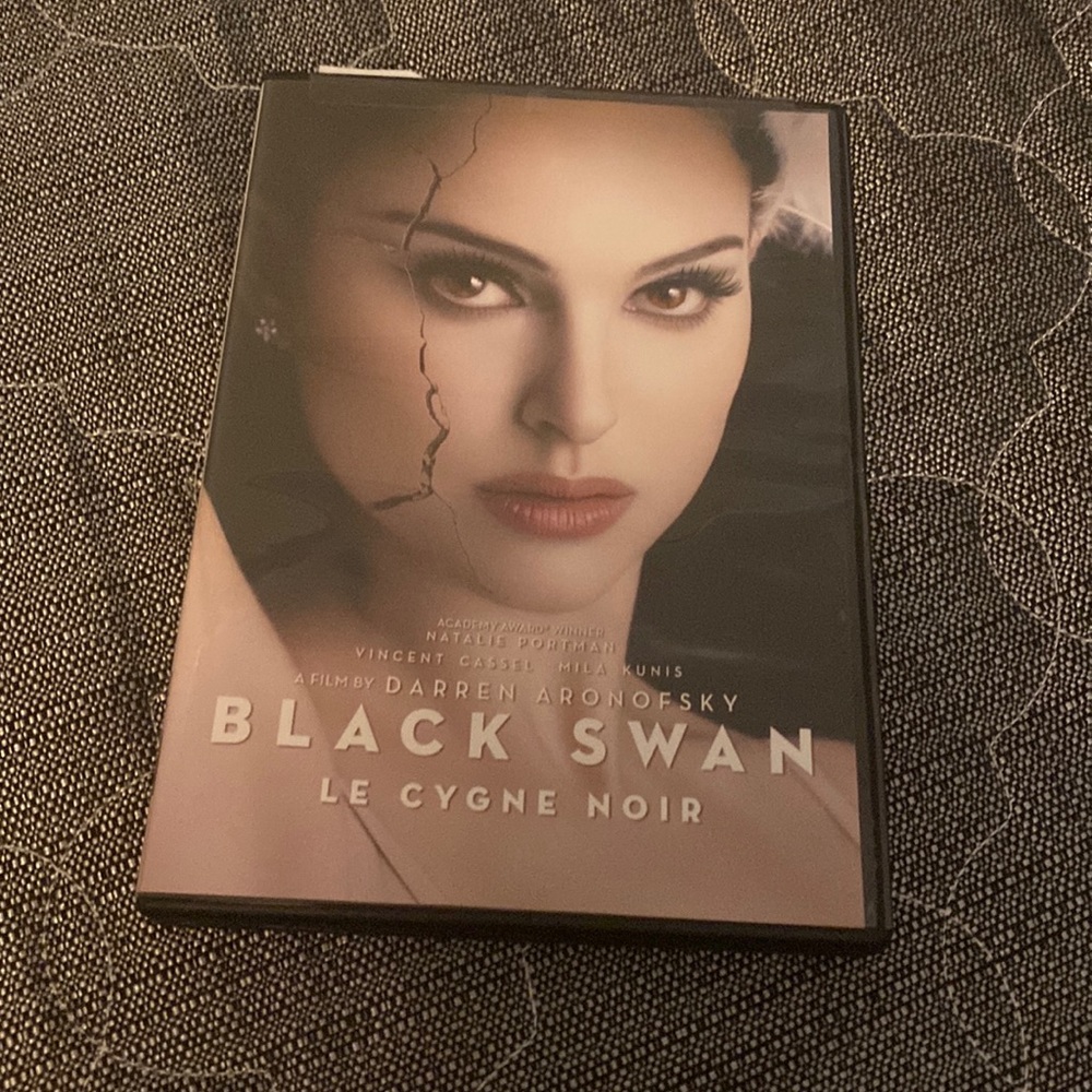 Black Swan DVD Movie
